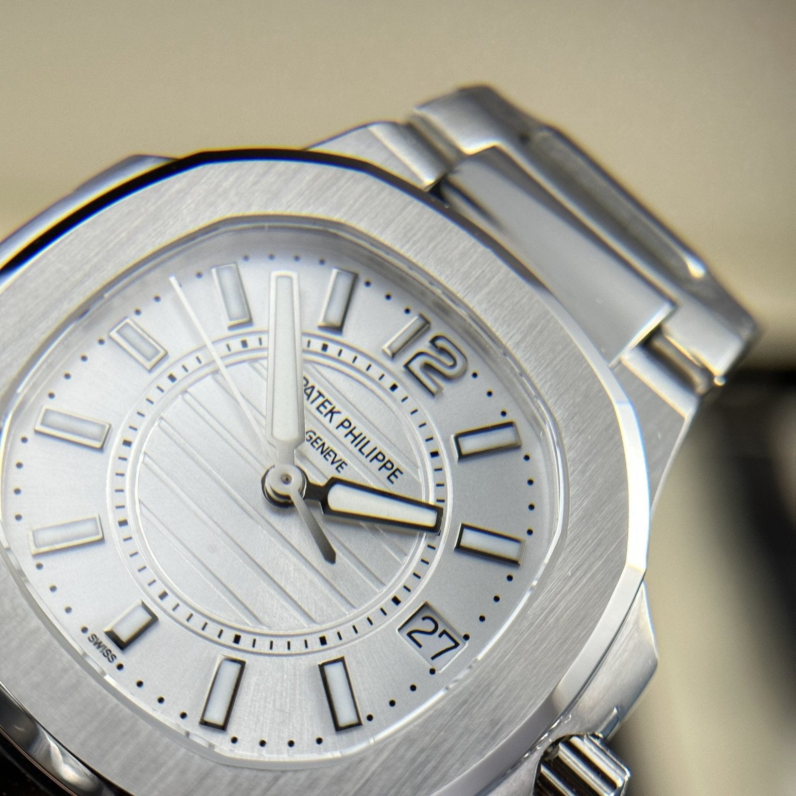 Patek Philippe Watch Nautilus 7010 White Dial Metal Wire 32mm