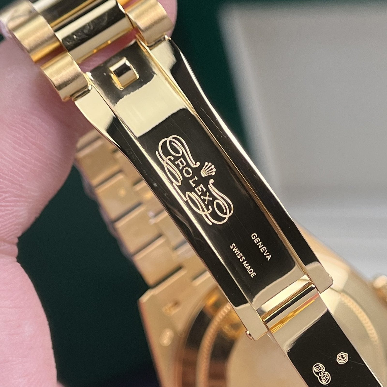 Rolex Watch Day-Date Gold Wrapped Champagne Dial 40mm