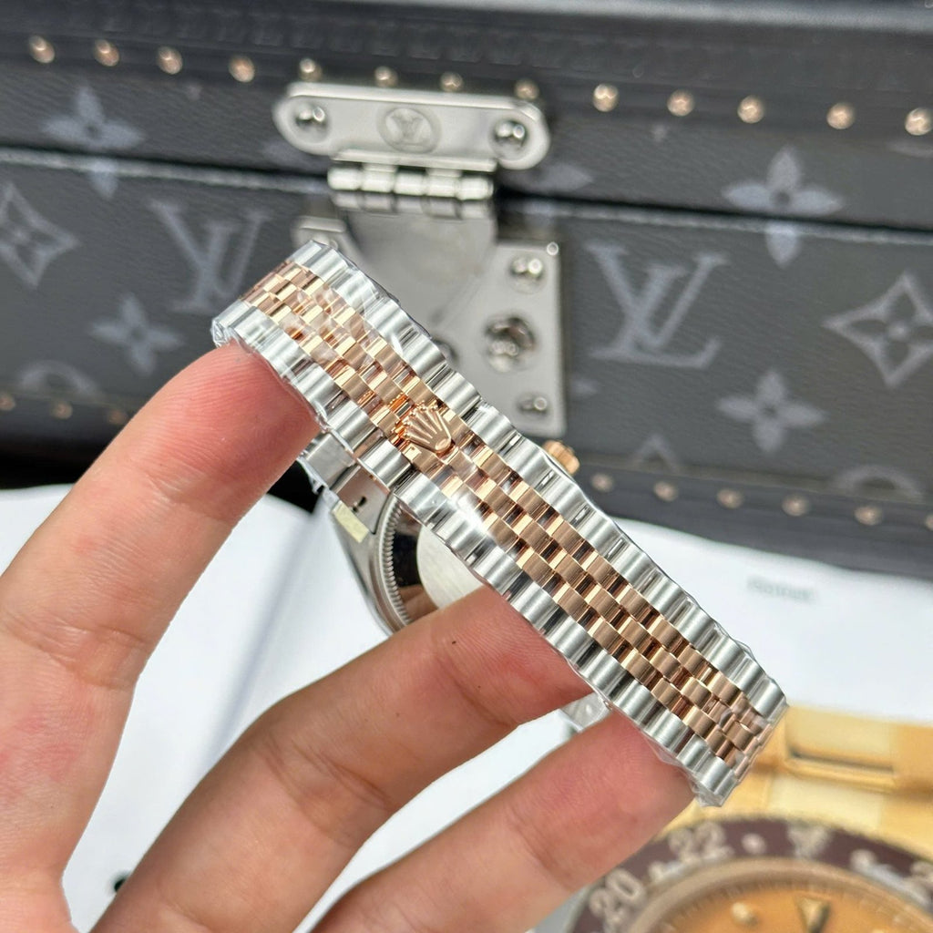 Rolex DateJust Women Rose Gold Watch MOP Dial Jubilee Strap 31mm
