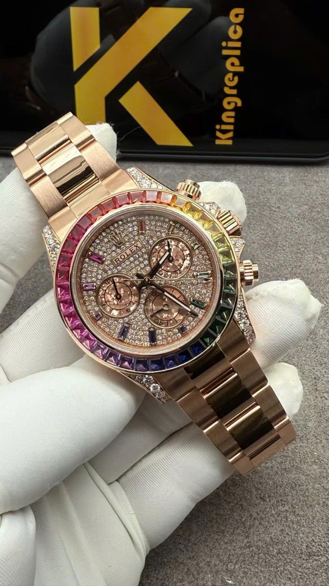 Rolex Daytona Rainbow Watch in Solid Gold with 40mm Natural Diamonds
