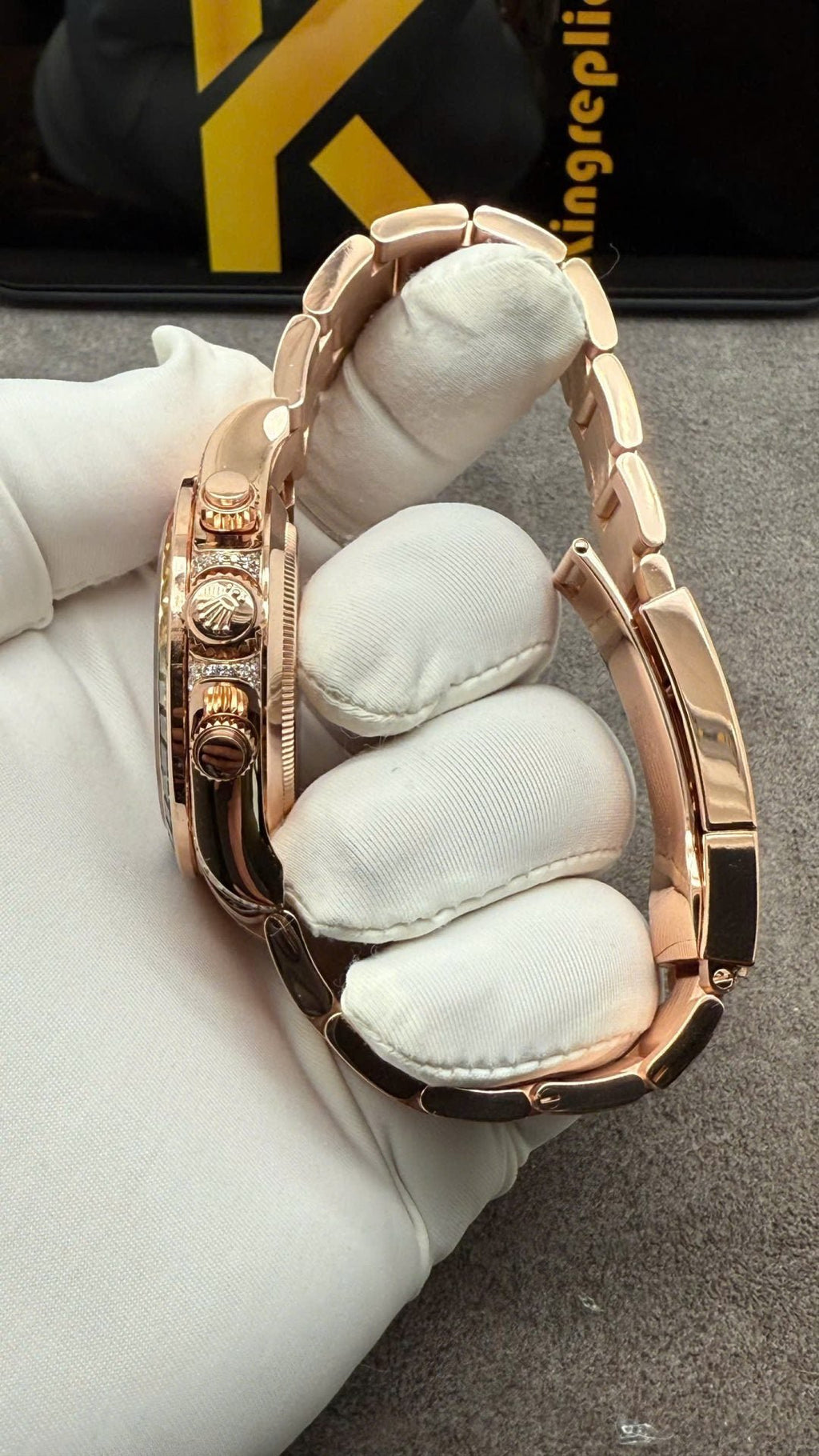 Rolex Daytona Rainbow Watch in Solid Gold with 40mm Natural Diamonds