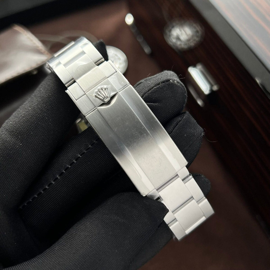 Rolex Submariner 116610LV Hulk Watch 40mm