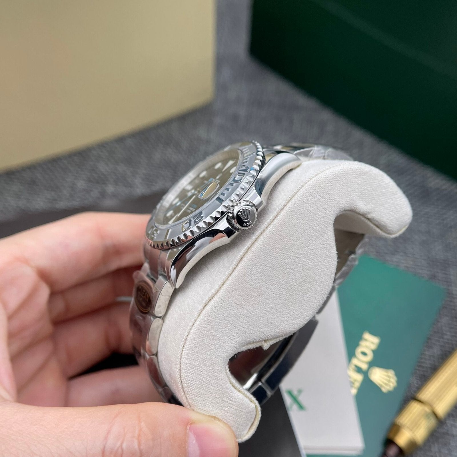 Rolex Yacht 116622  Watch Grey Dial 40mm