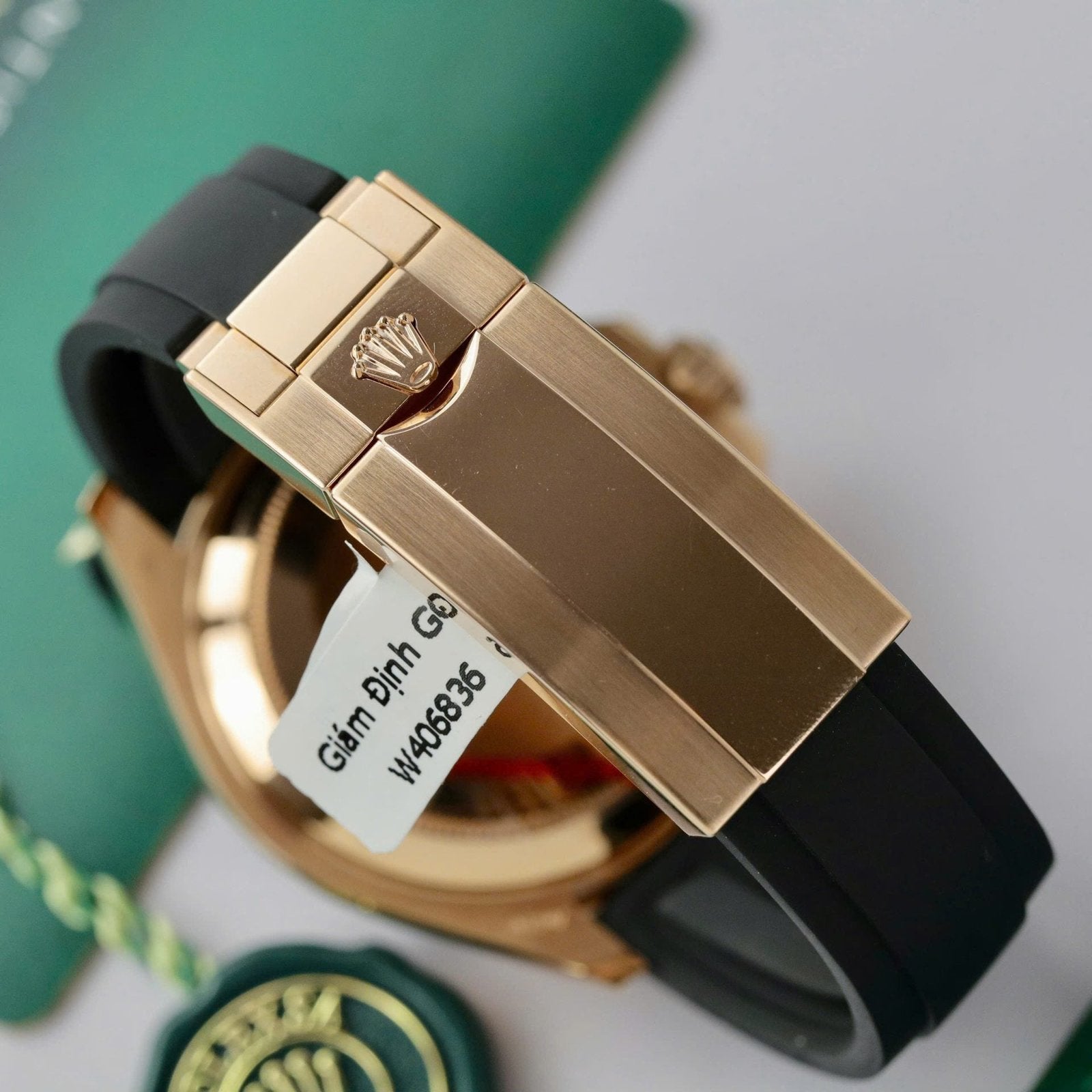 Rolex Yacht 18K Rose Gold Case Watch Black Dial 40mm