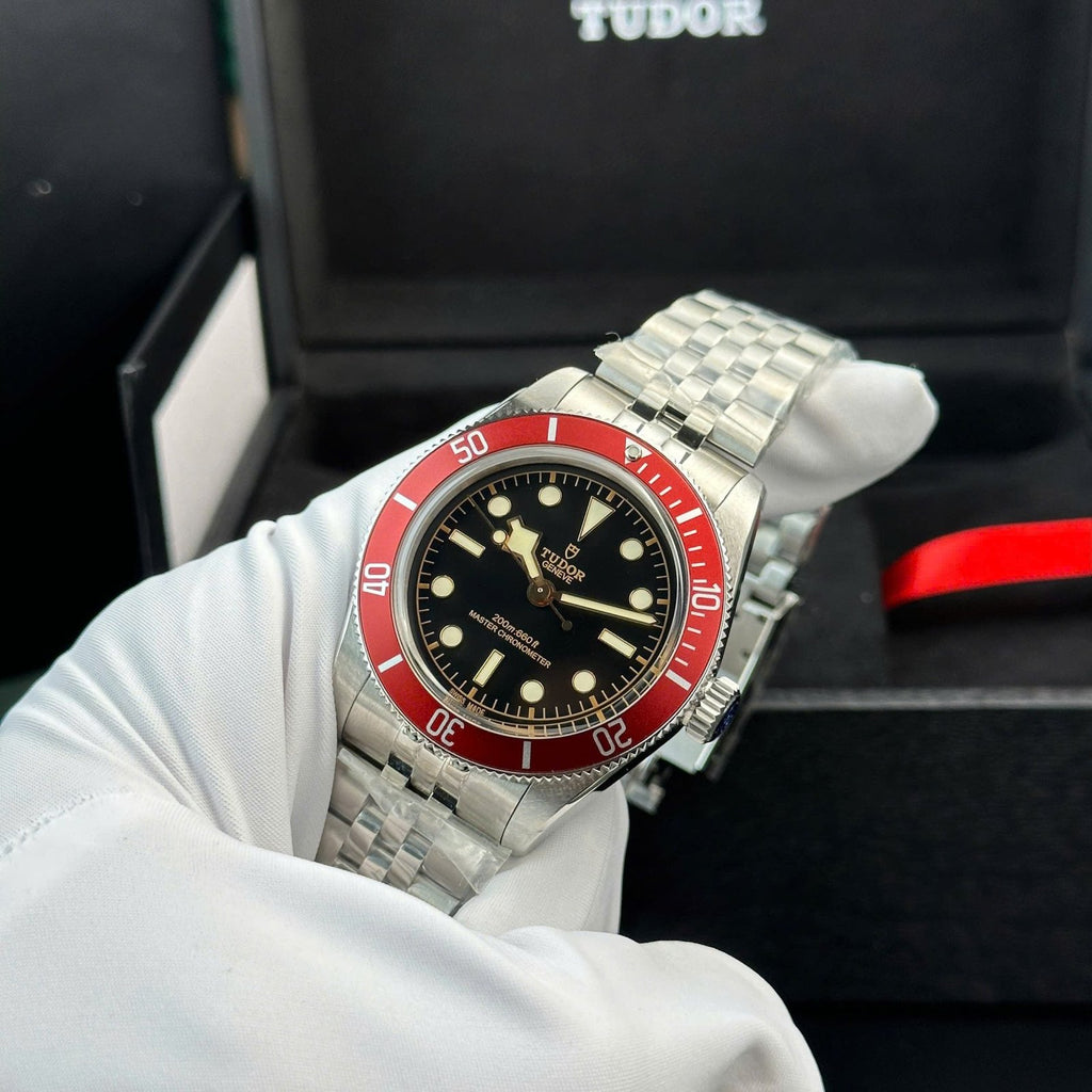 Tudor 11 Watch Heritage Black Bay Benzel Red 41mm