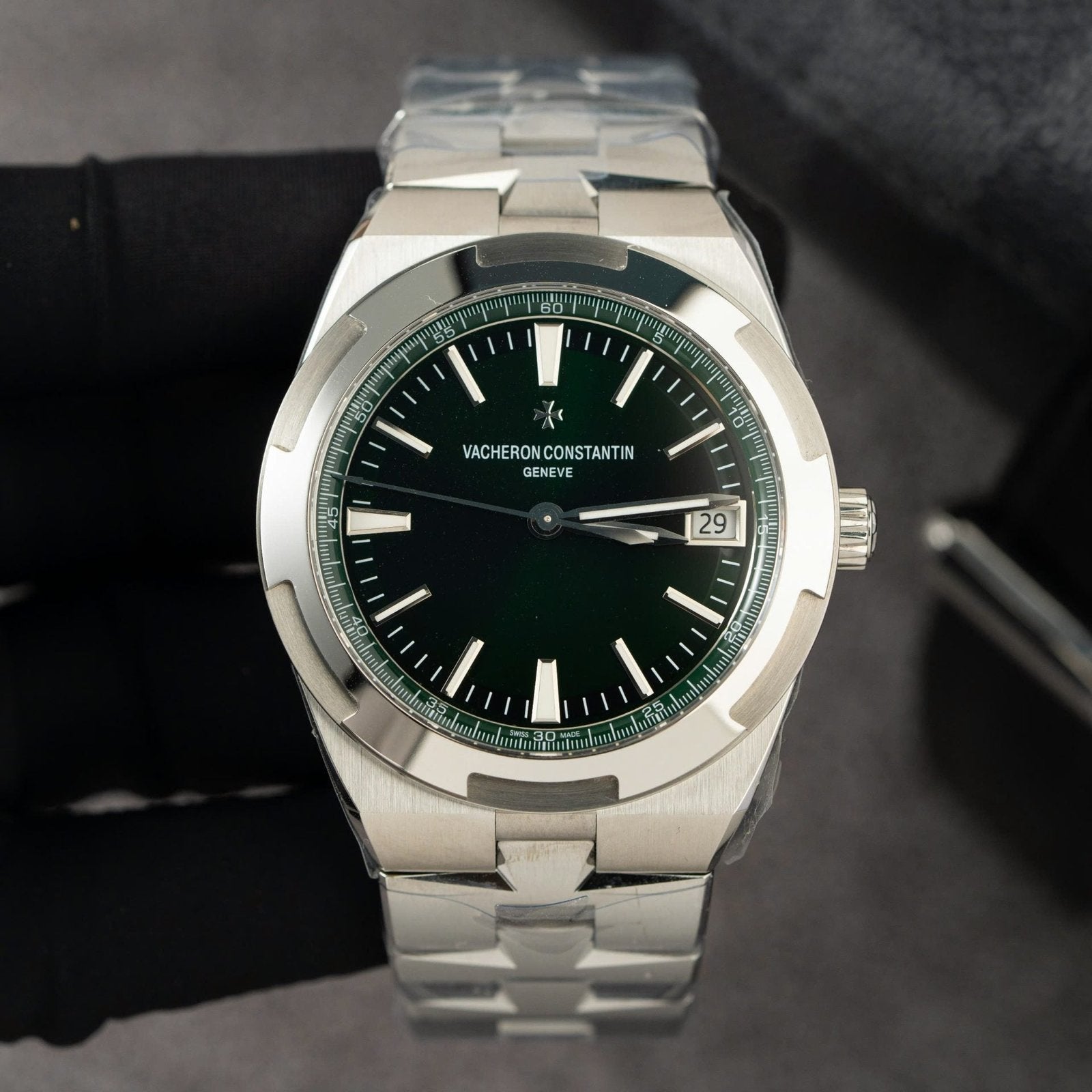 Vacheron Constantin Overseas 4500V Watch Green Dial 41mm