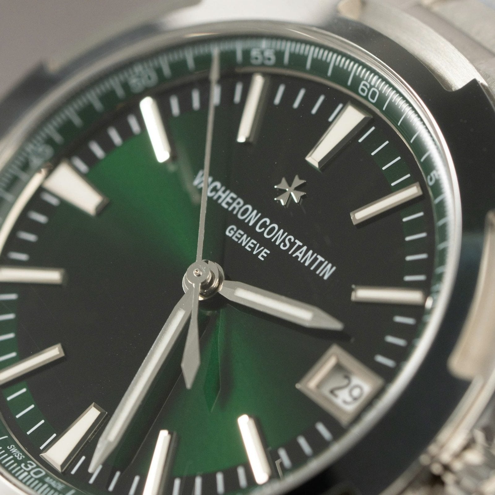 Vacheron Constantin Overseas 4500V Watch Green Dial 41mm