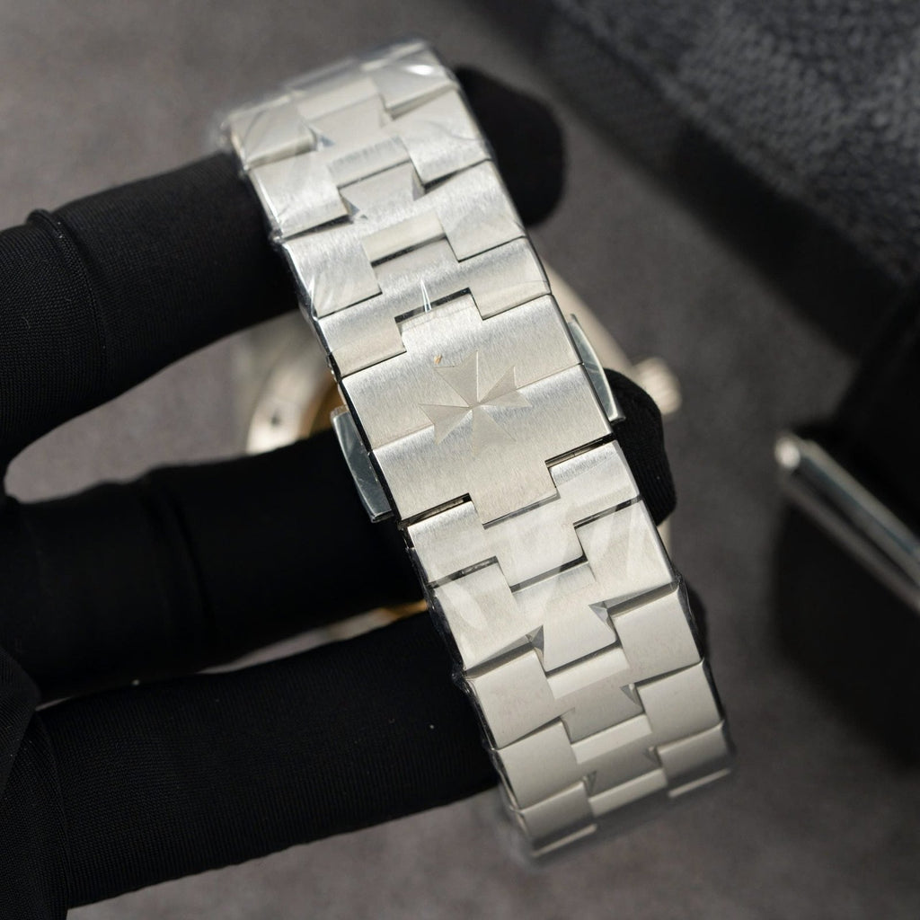 Vacheron Constantin Overseas 4500V Watch Green Dial 41mm