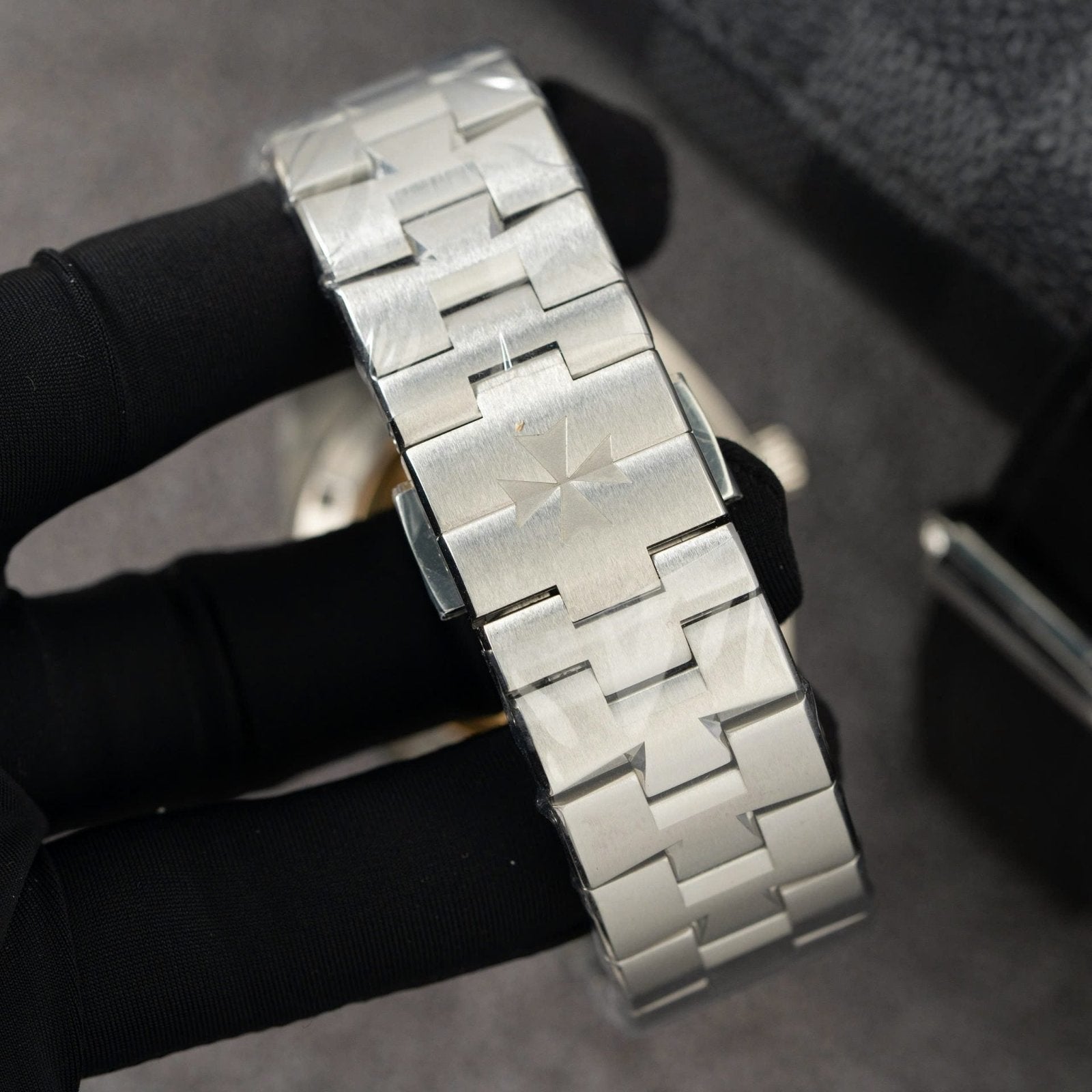 Vacheron Constantin Overseas 4500V Watch Green Dial 41mm