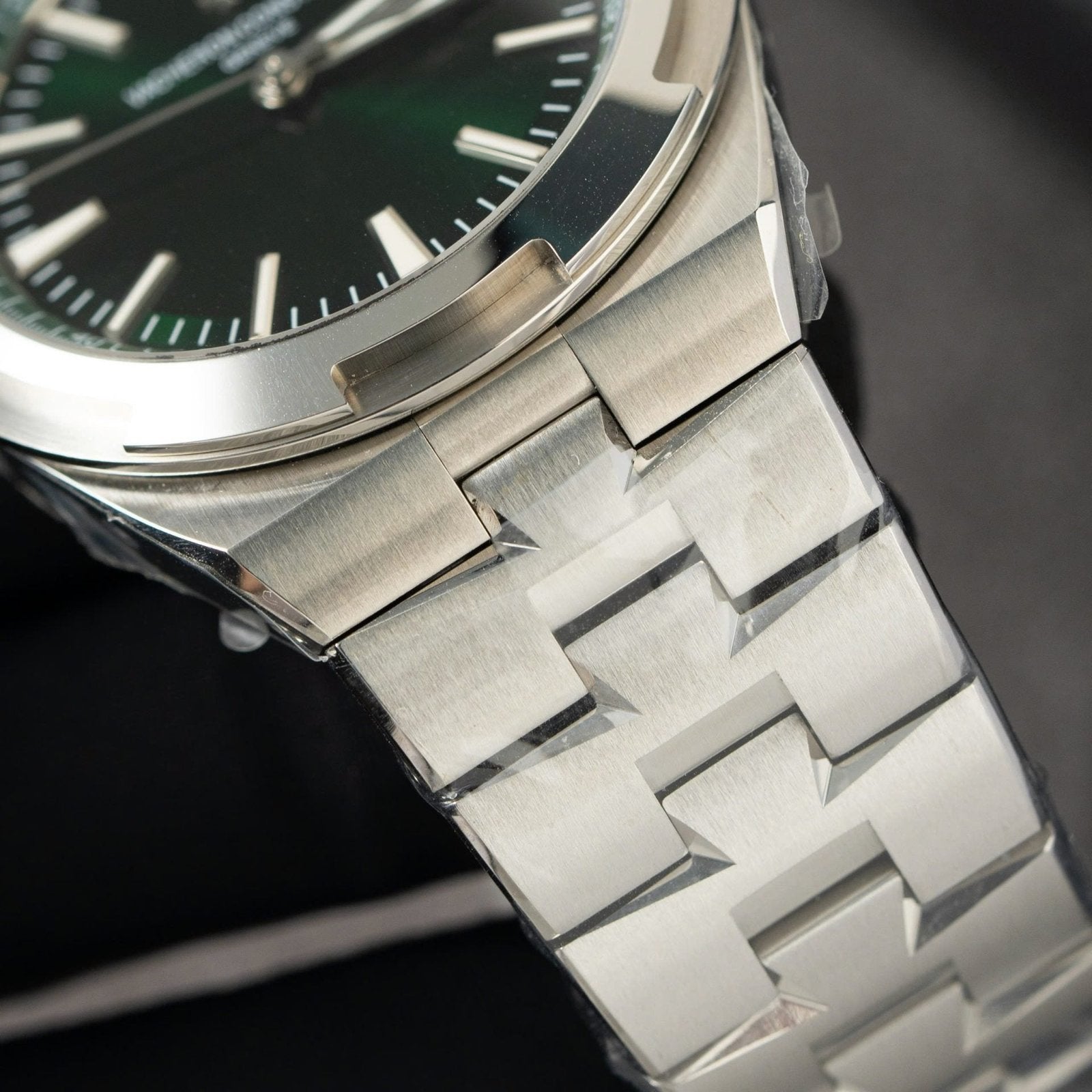 Vacheron Constantin Overseas 4500V Watch Green Dial 41mm