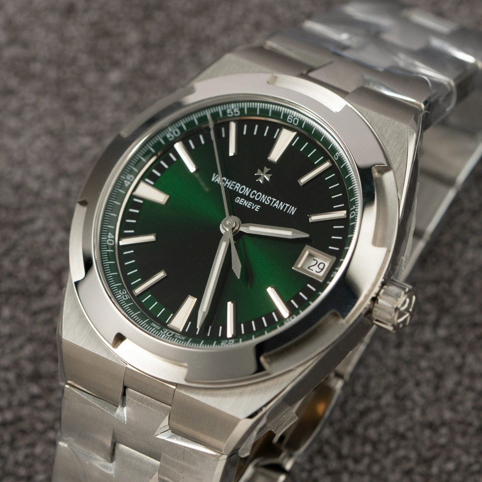 Vacheron Constantin Overseas 4500V Watch Green Dial 41mm