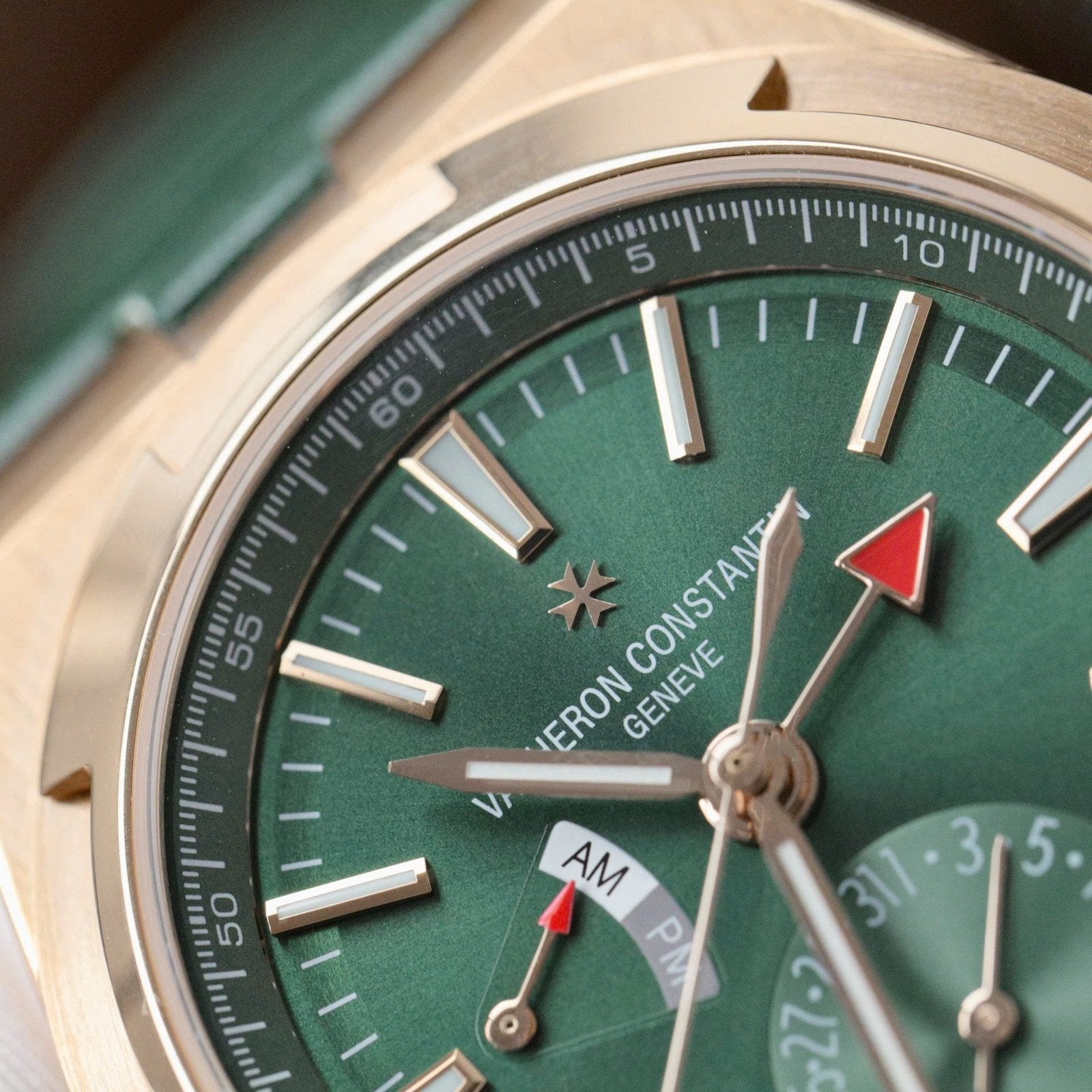 Vacheron Constantin Overseas Dual Time 7900V Watch Green 41mm