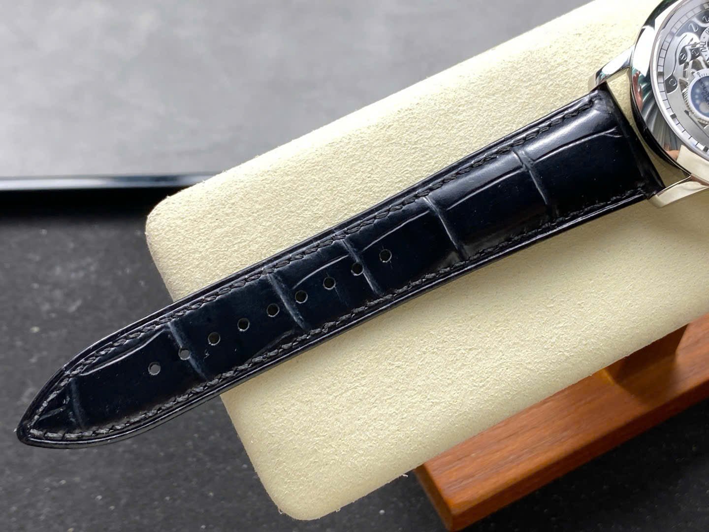 Vacheron Constantin Traditionnelle 43175 Watch Mens Leather Strap 41mm