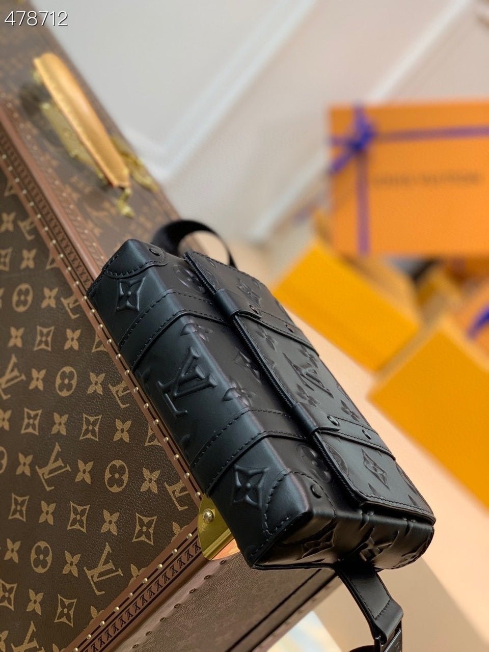 Louis Vuitton Trunk Slingbag Bag 20cm Monogram Seal Cowhide Canvas Spring/Summer Collection M57952, Black