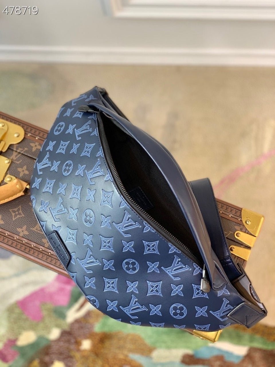 Louis Vuitton Discovery Bag 20cm Monogram Seal Cowhide Canvas Spring/Summer Collection M45729, Navy Blue