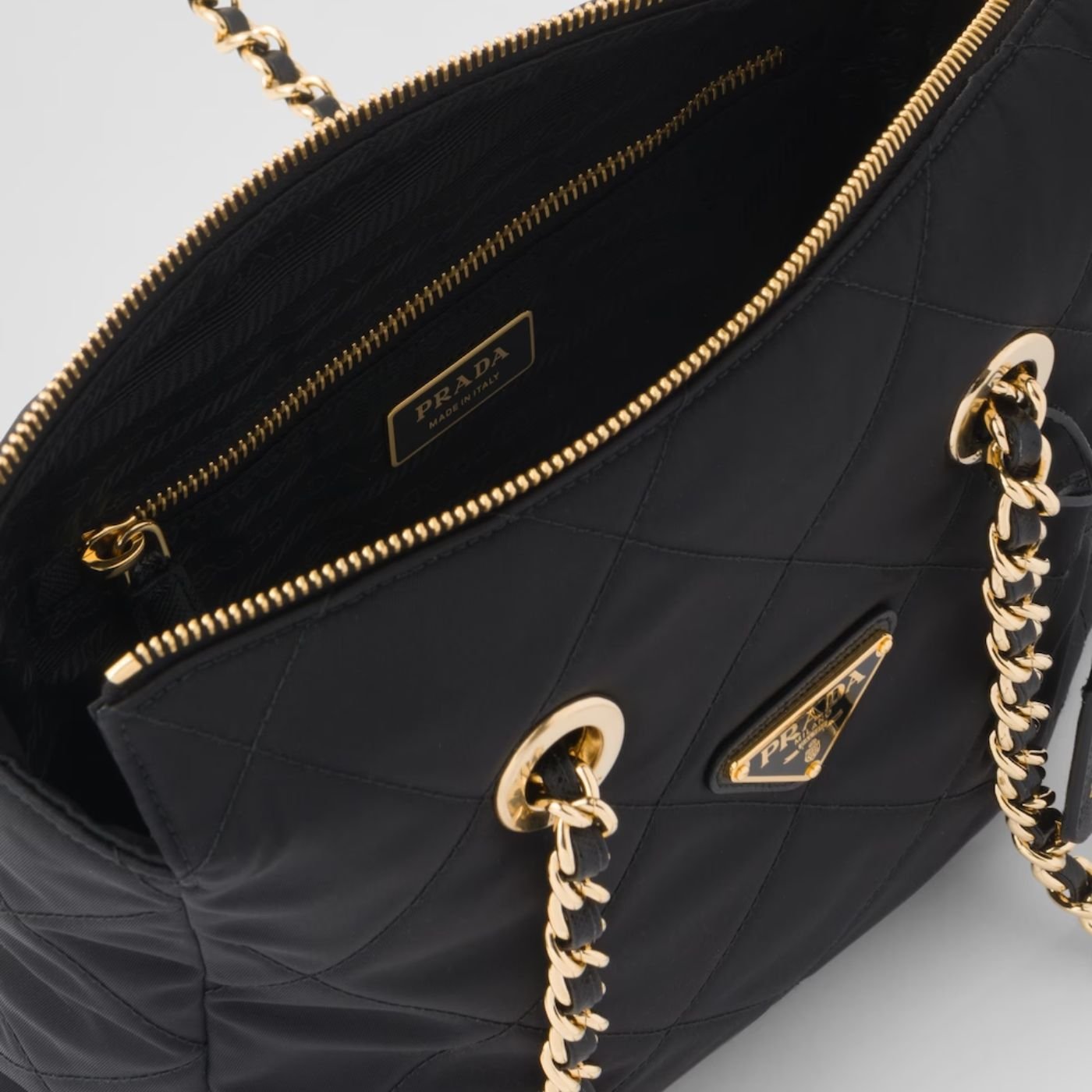 Prada Re-Edition 1995 Chaîne Re-Nylon Tote Black Bag For Women 25 Cm/ 9.8 Inches