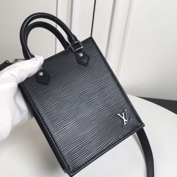 Louis Vuitton Petit Sac Plat 14cm