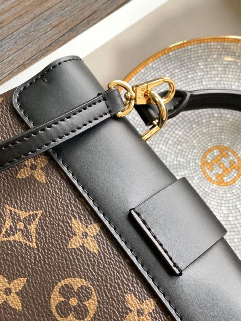 Louis Vuitton Locky BB Monogram Canvas 20cm