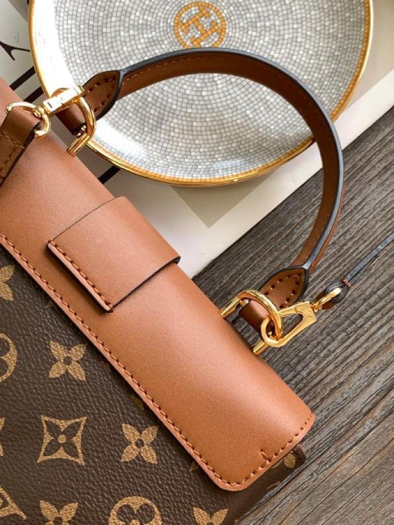 Louis Vuitton Locky BB Monogram Canvas 20cm