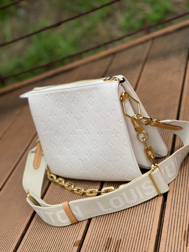 Louis Vuitton Coussin PM Bag 26cm Monogram Embossed Puffy Lambskin Leather Spring/Summer Collection M57793 White