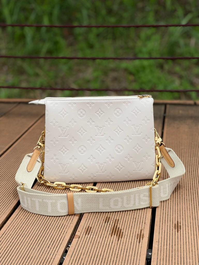 Louis Vuitton Coussin PM Bag 26cm Monogram Embossed Puffy Lambskin Leather Spring/Summer Collection M57793 White