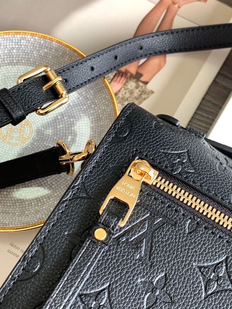 Louis Vuitton Pochette Métis Handbag M41487 29cm Black