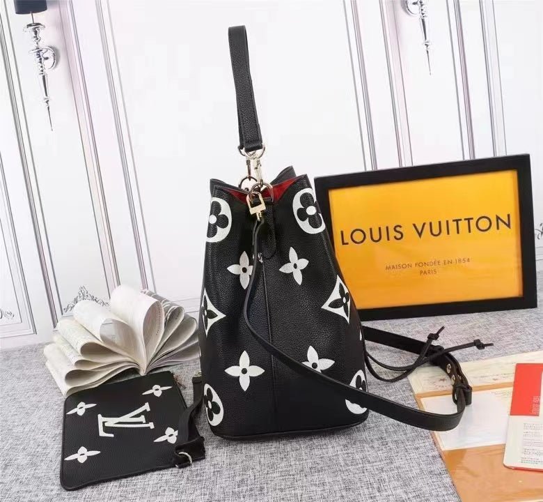 Louis Vuitton NeoNoe Bag 26cm Oversized Monogram Cowhide Leather Canvas Fall/Winter Collection M56889 Noir