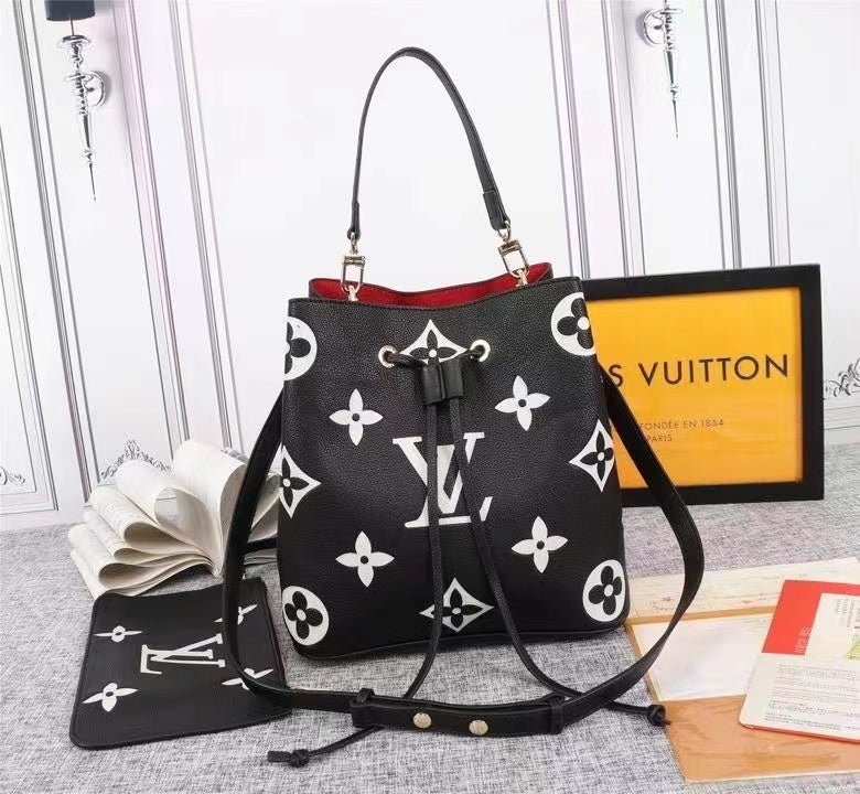Louis Vuitton NeoNoe Bag 26cm Oversized Monogram Cowhide Leather Canvas Fall/Winter Collection M56889 Noir