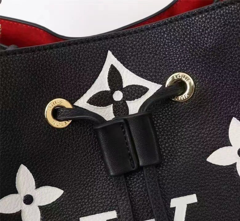Louis Vuitton NeoNoe Bag 26cm Oversized Monogram Cowhide Leather Canvas Fall/Winter Collection M56889 Noir