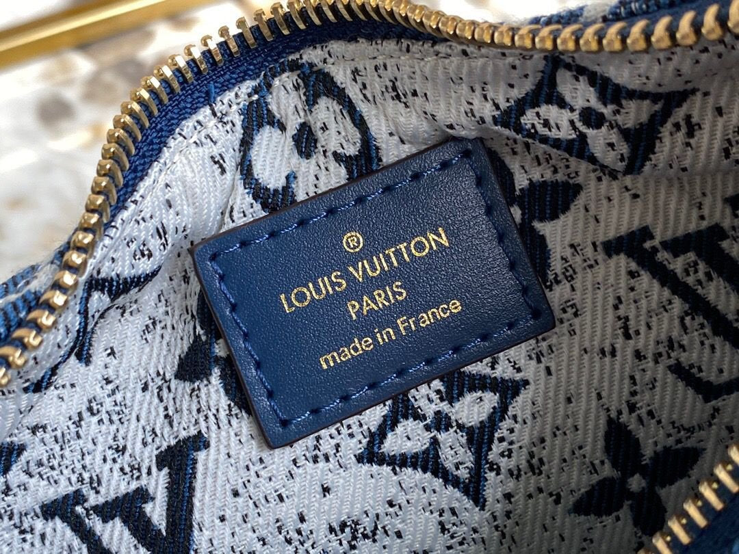 Louis Vuitton M81098 Loop 24cm Blue