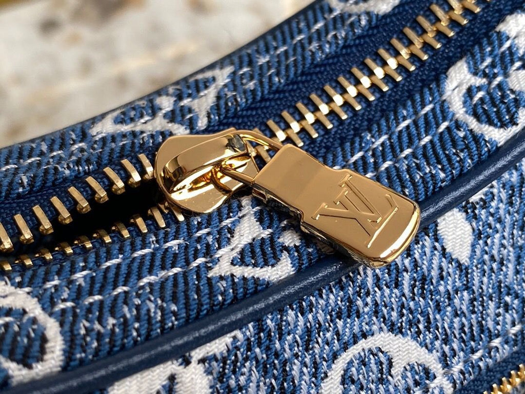 Louis Vuitton M81098 Loop 24cm Blue