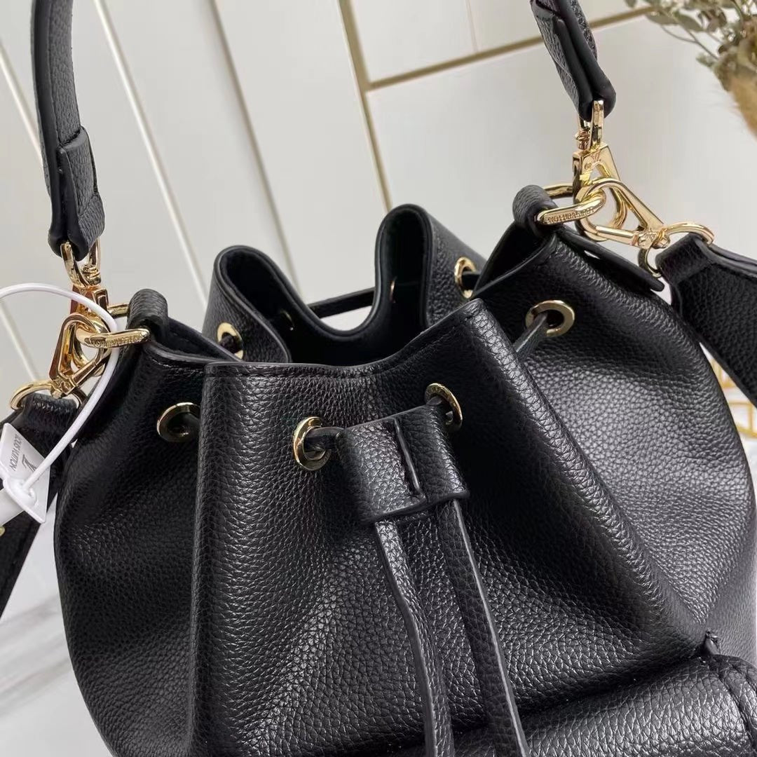 Louis Vuitton LockMe Bucket Bag 24cm Grained Calfskin Leather Spring/Summer Collection M57687 Black