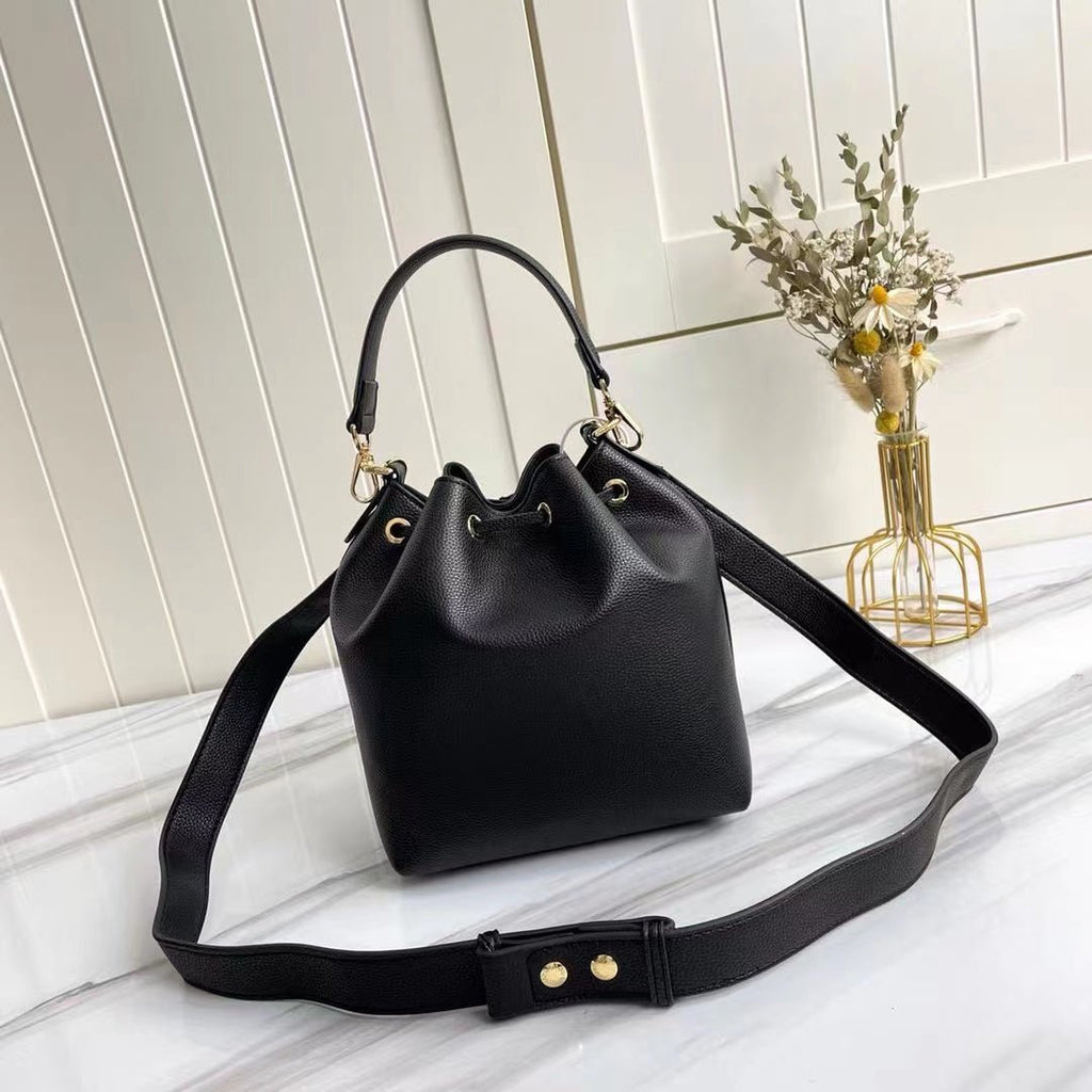 Louis Vuitton LockMe Bucket Bag 24cm Grained Calfskin Leather Spring/Summer Collection M57687 Black