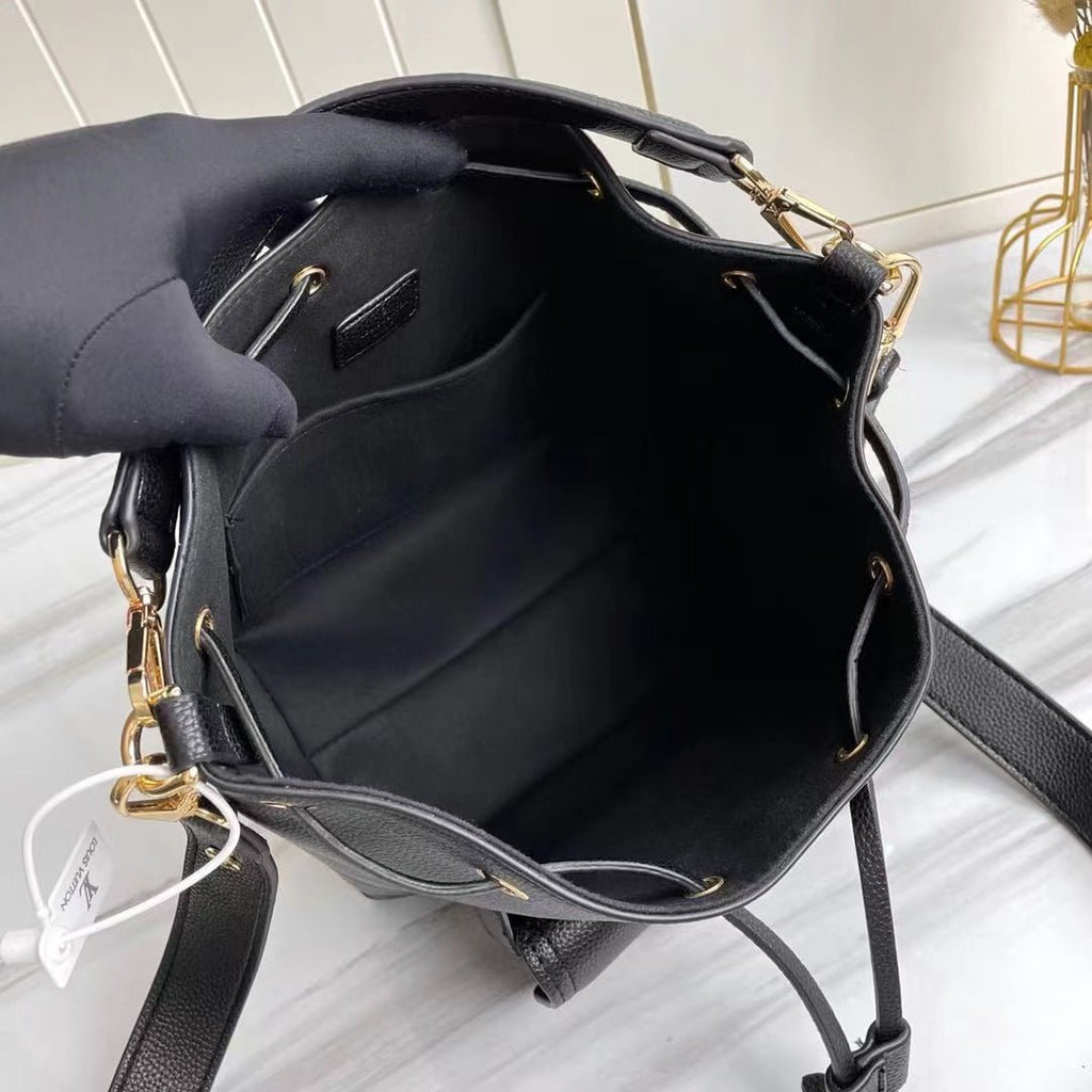 Louis Vuitton LockMe Bucket Bag 24cm Grained Calfskin Leather Spring/Summer Collection M57687 Black