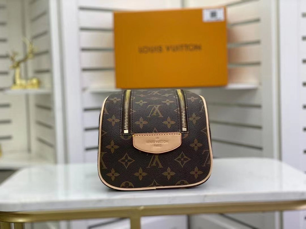 Louis Vuitton King Size Toiletry Bag 28cm Monogram Canvas Spring/Summer Collection M47528 Brown