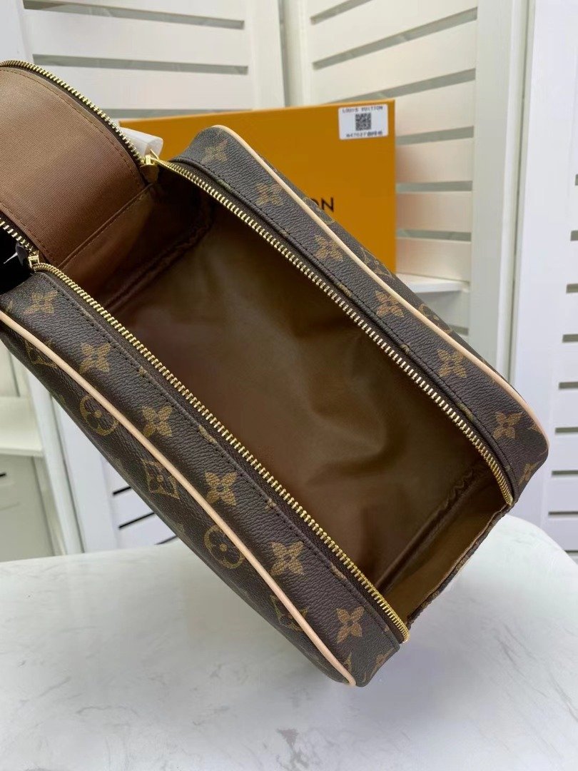 Louis Vuitton King Size Toiletry Bag 28cm Monogram Canvas Spring/Summer Collection M47528 Brown