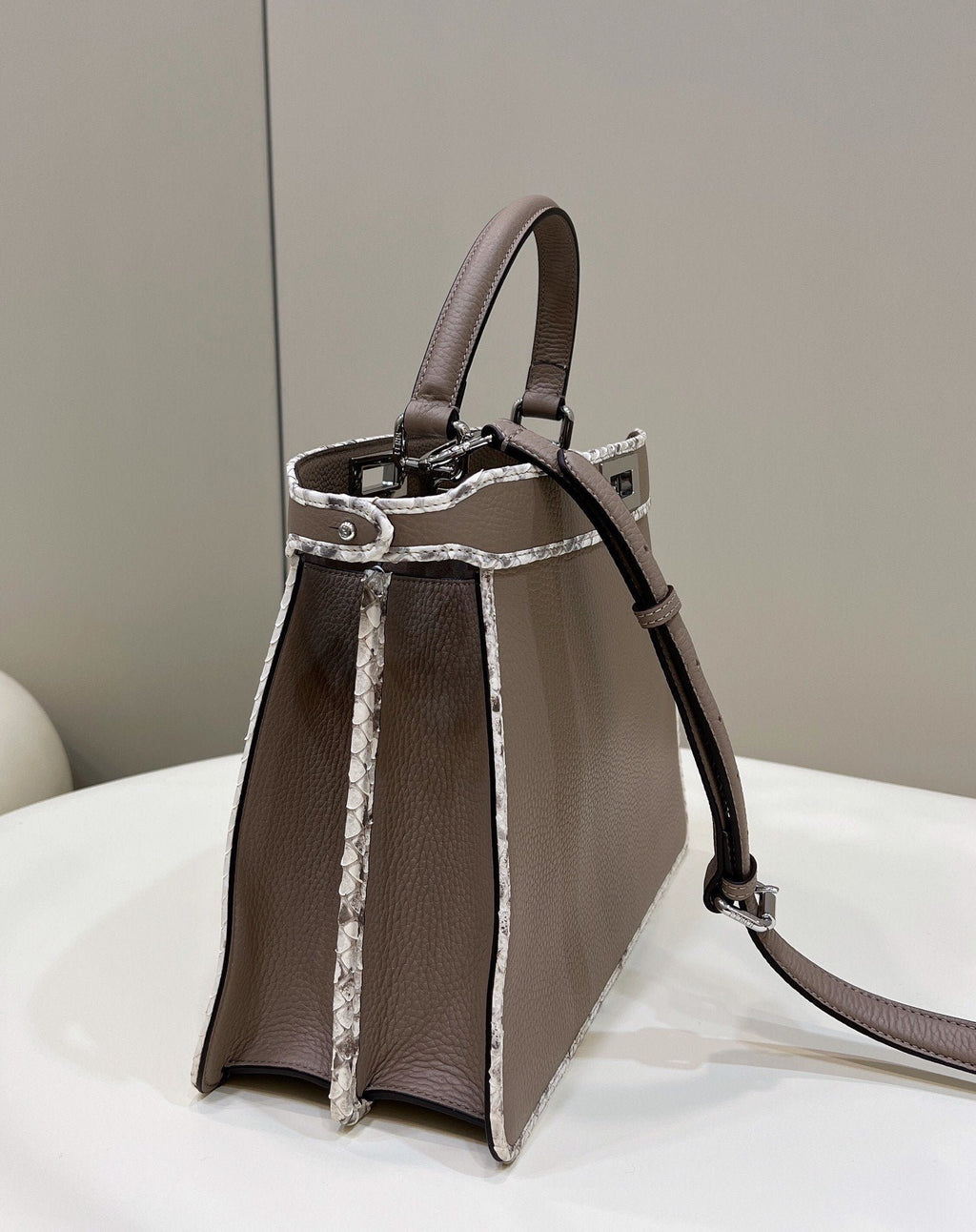 Fendi Peekaboo Iseeu Medium 33cm