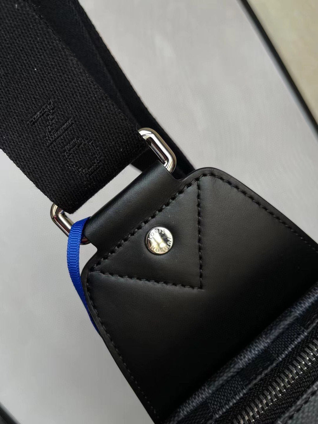 Louis Vuitton Avenue Sling Bag 31cm