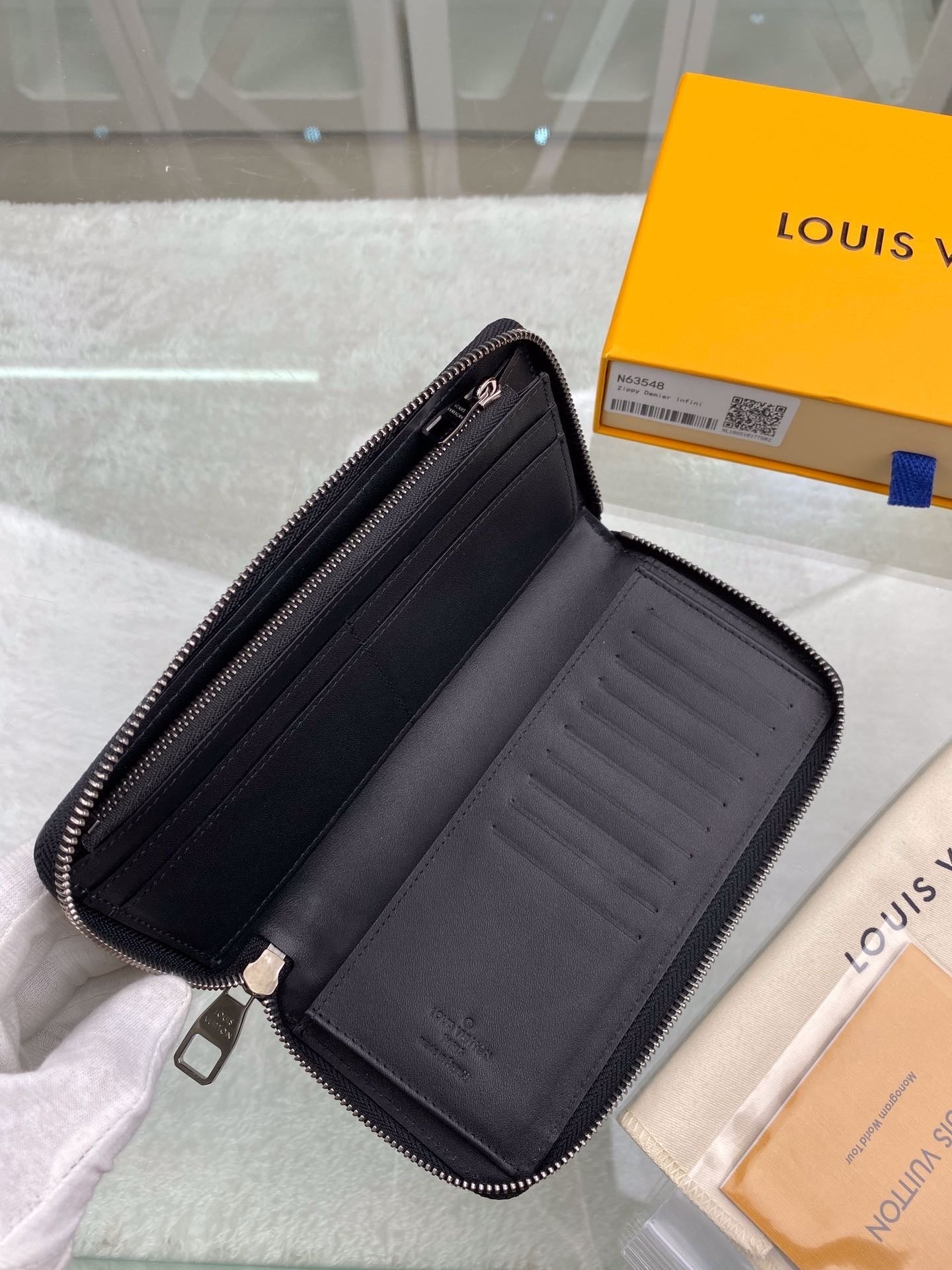 Louis Vuitton Zippy Vertical Wallet 20cm