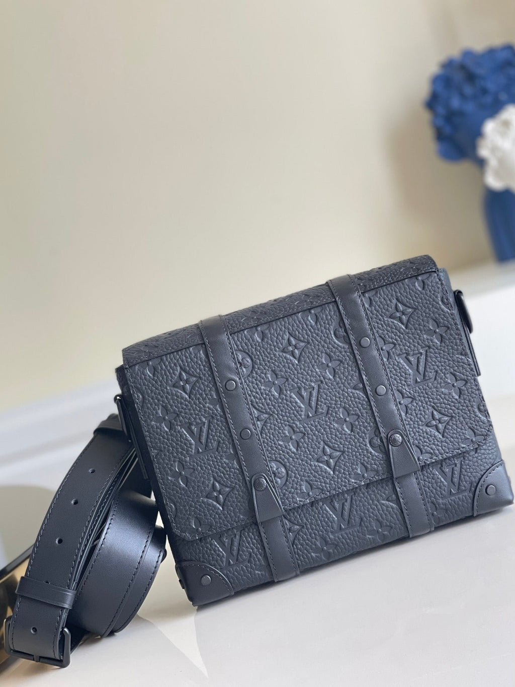 Louis Vuitton M57726 Trunk Messenger 24cm