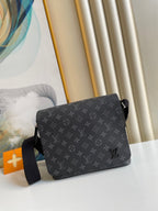 Louis Vuitton M45272 District PM 25cm