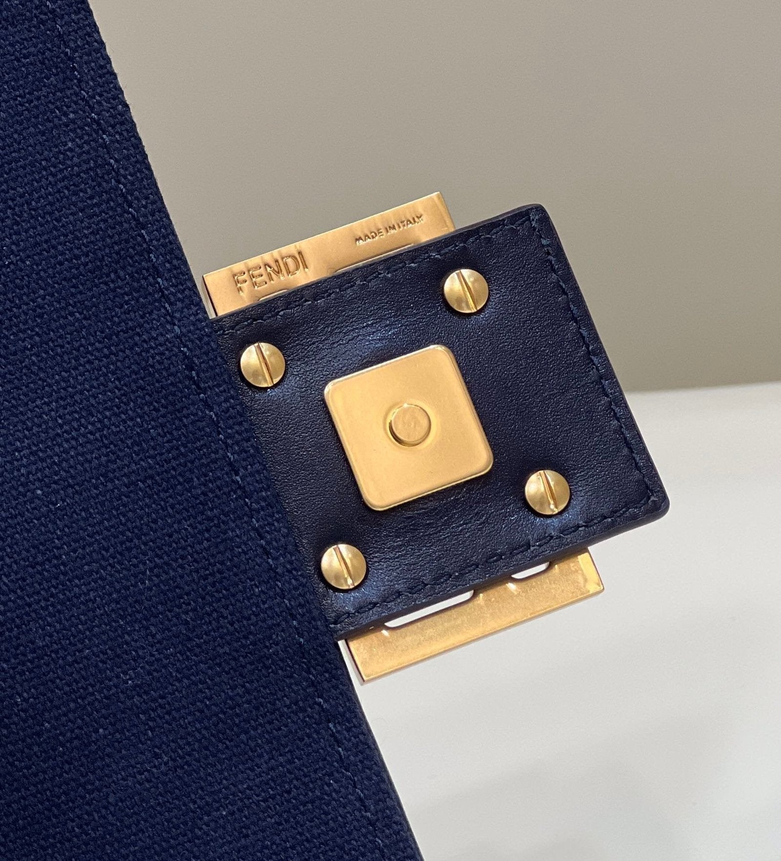 Fendi Baguette Midi 27cm Blue