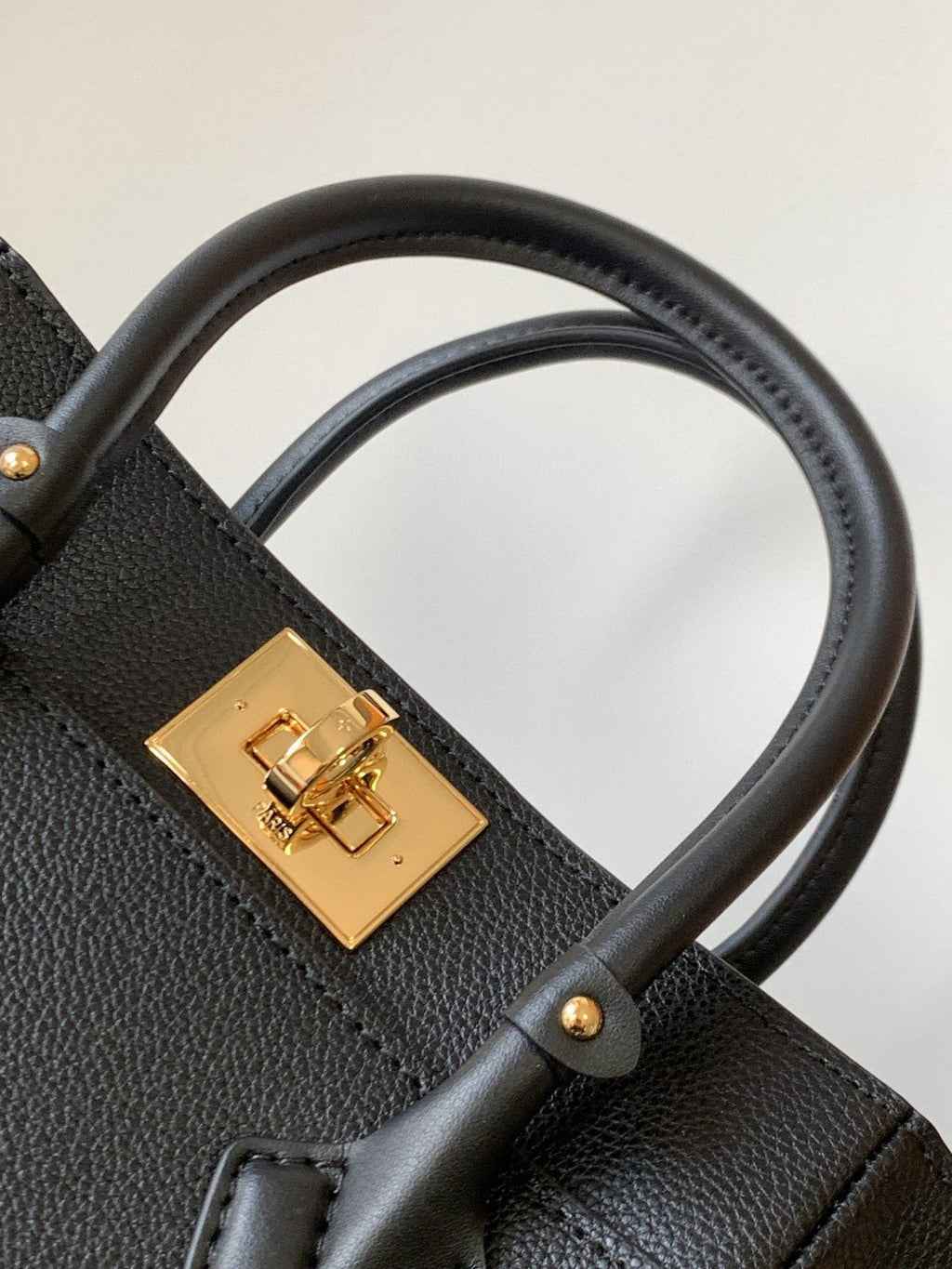 Louis Vuitton M57728 On My Side PM 30cm Black