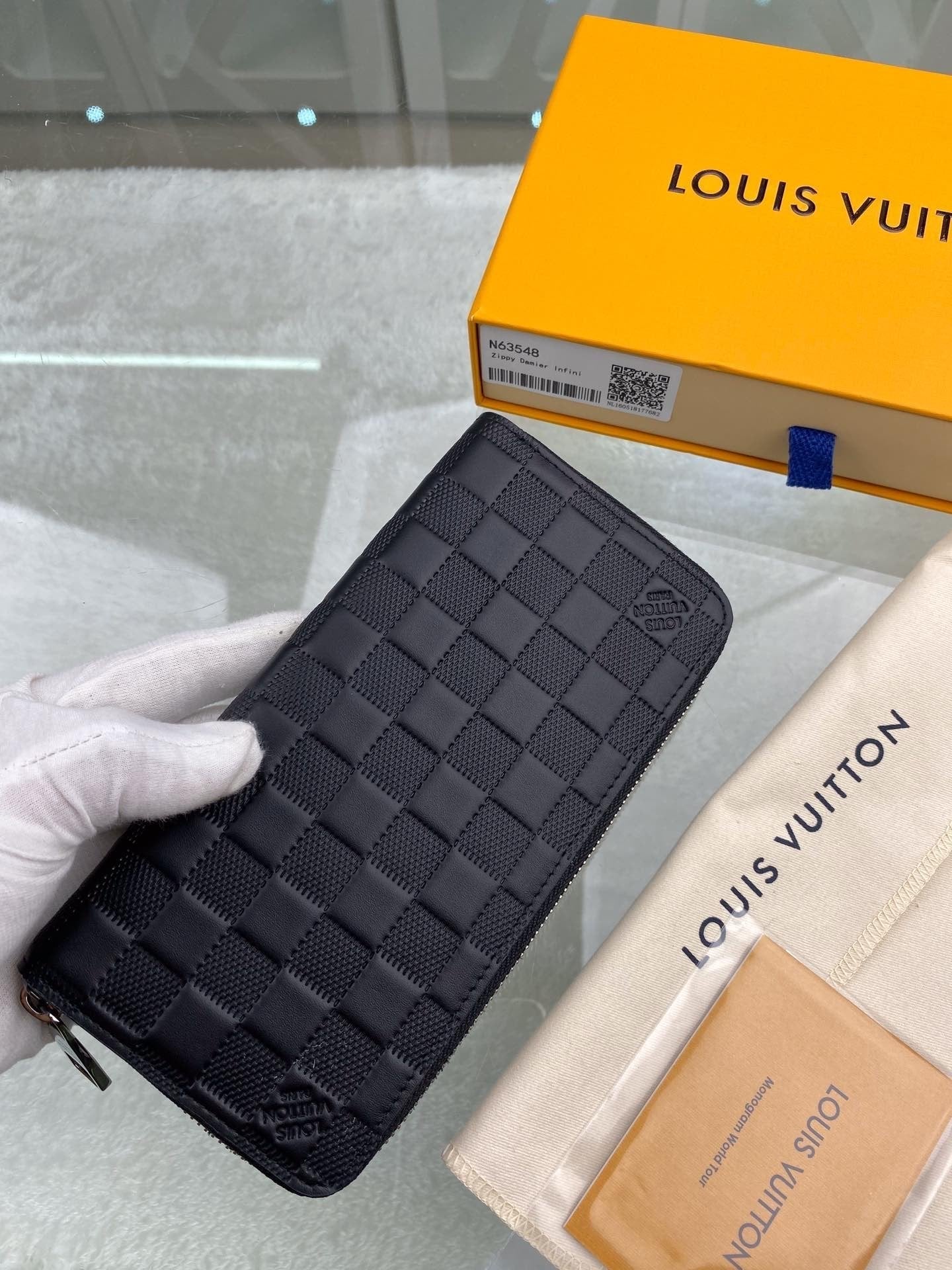 Louis Vuitton Zippy Vertical Wallet 20cm