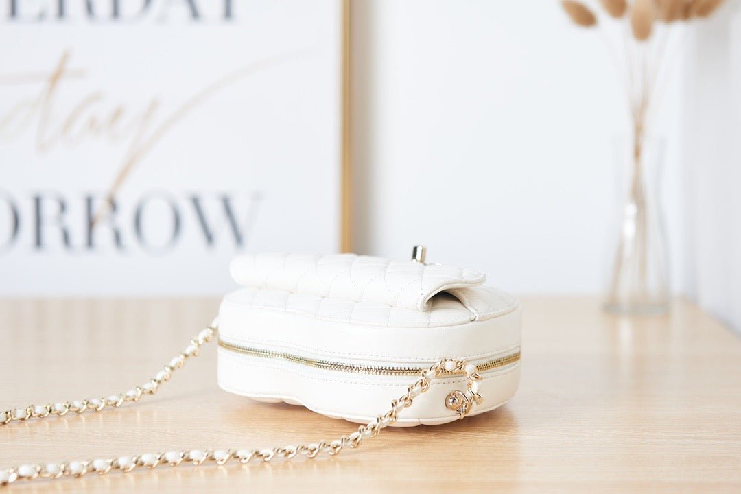 Chanel Mini Heartbag Gold Hardware AS3191 16.5cm White