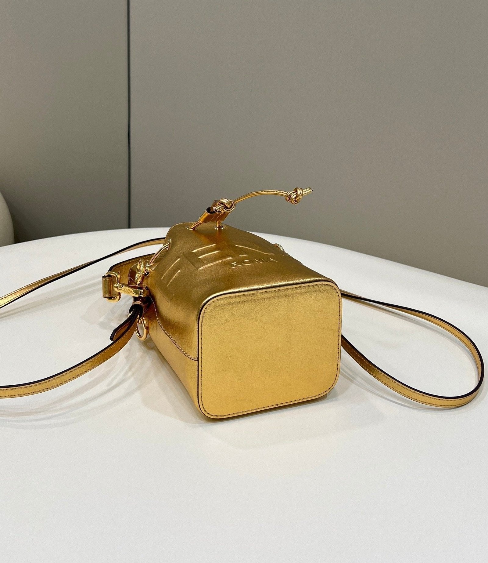 Fendi Bucket Bag Mon Tresor 18cm Gold