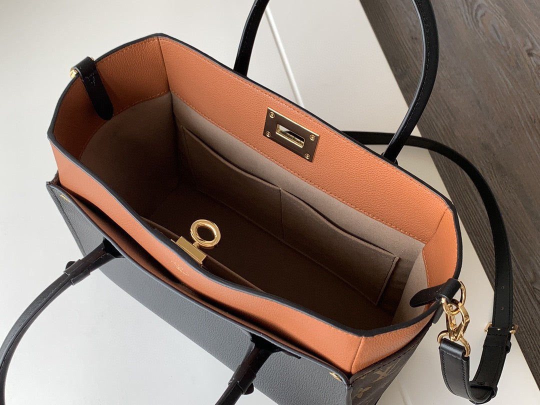 Louis Vuitton M57728 On My Side PM 30cm Black