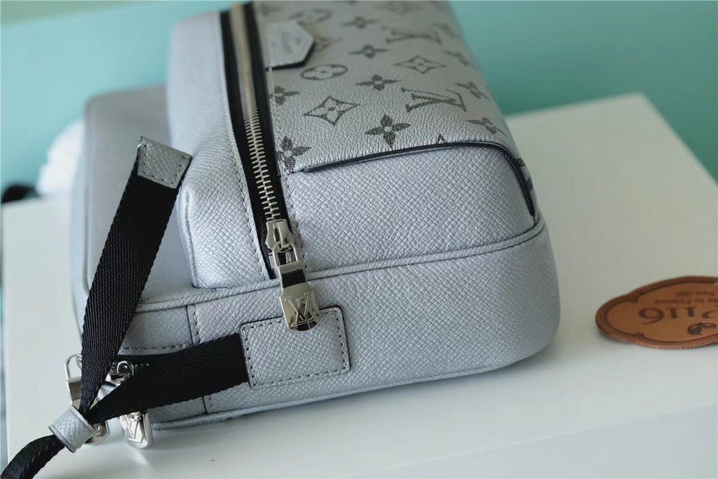Louis Vuitton Outdoor Messenger Bag 26cm