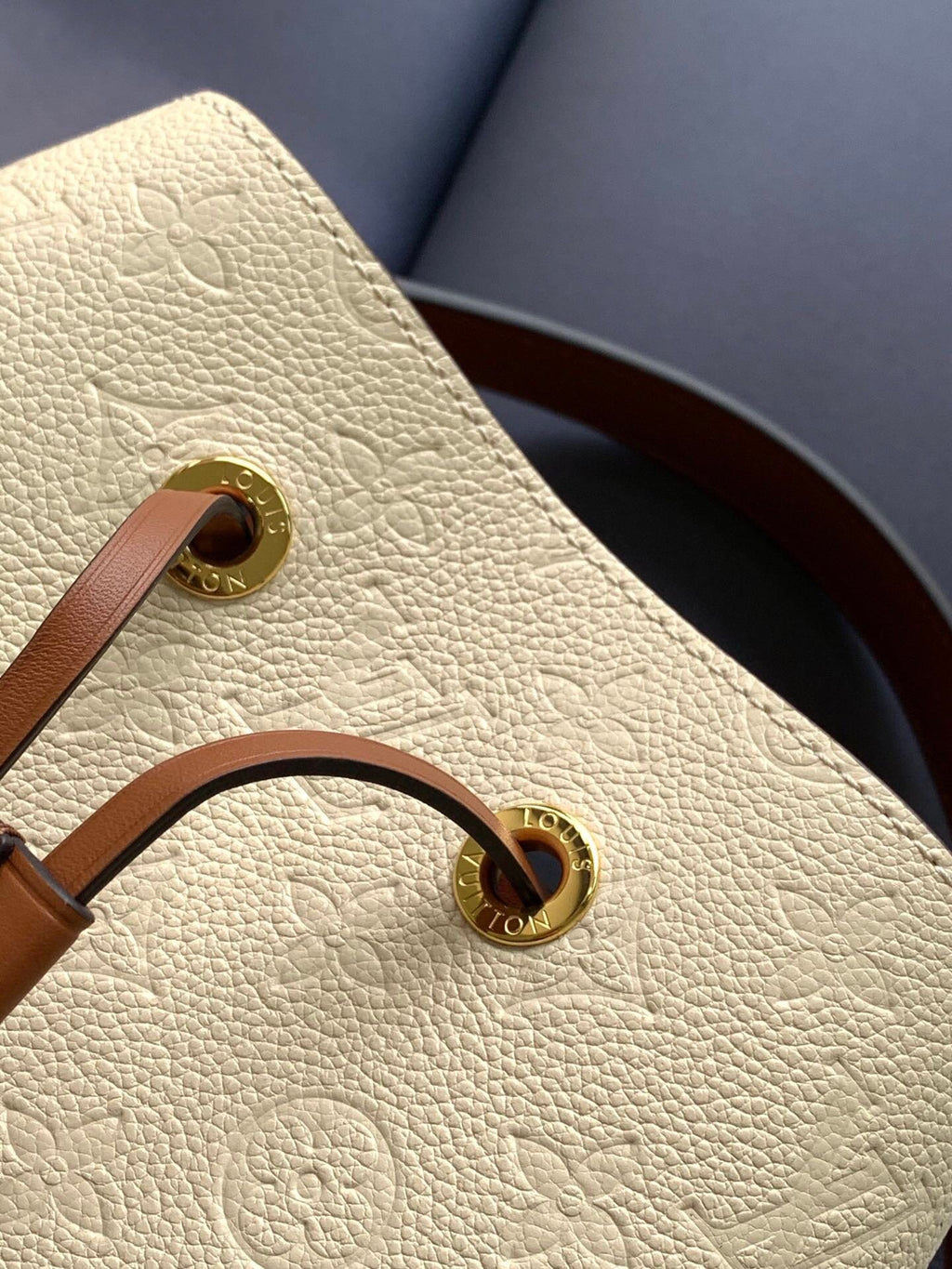 Louis Vuitton Crossbody Bags 26cm White