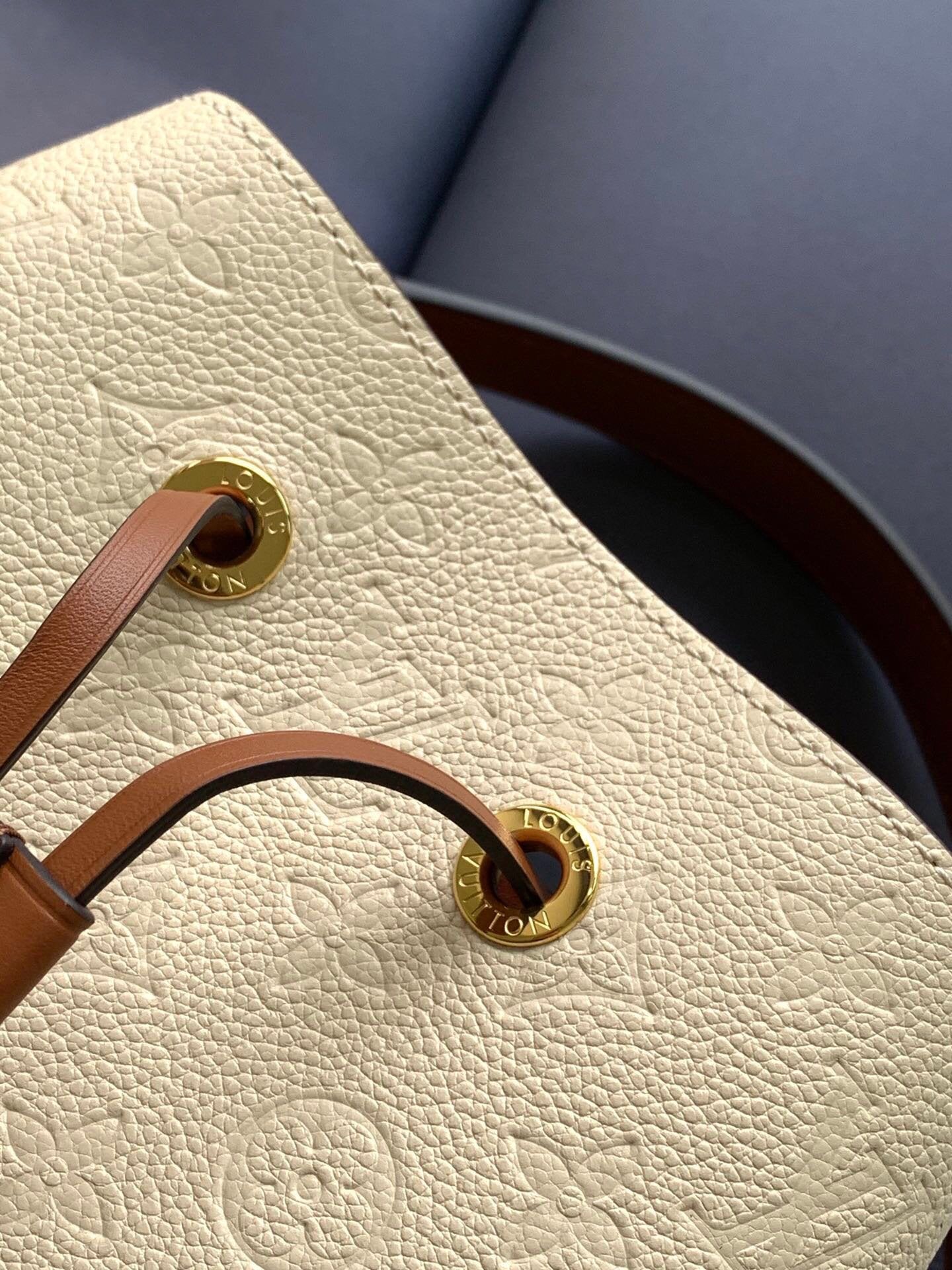 Louis Vuitton Crossbody Bags 26cm White